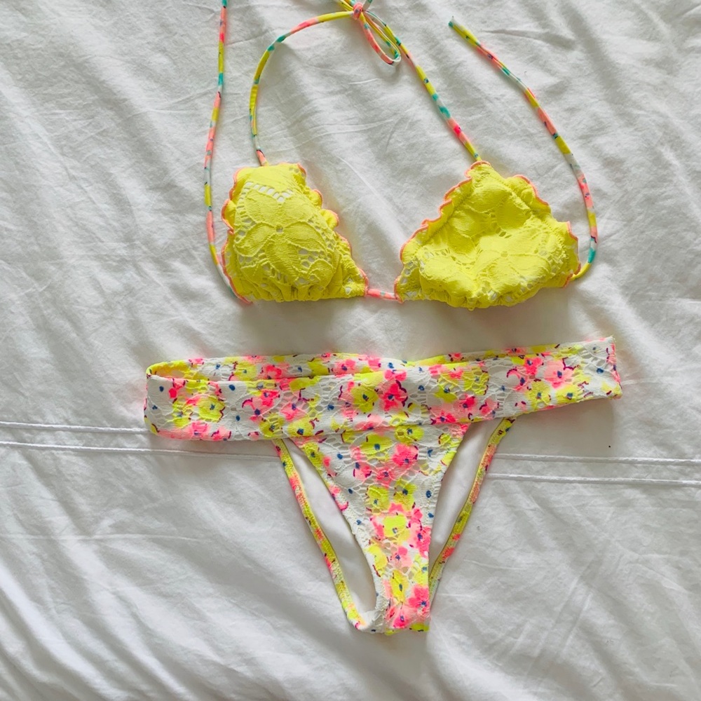 Victoria’s Secret bikini